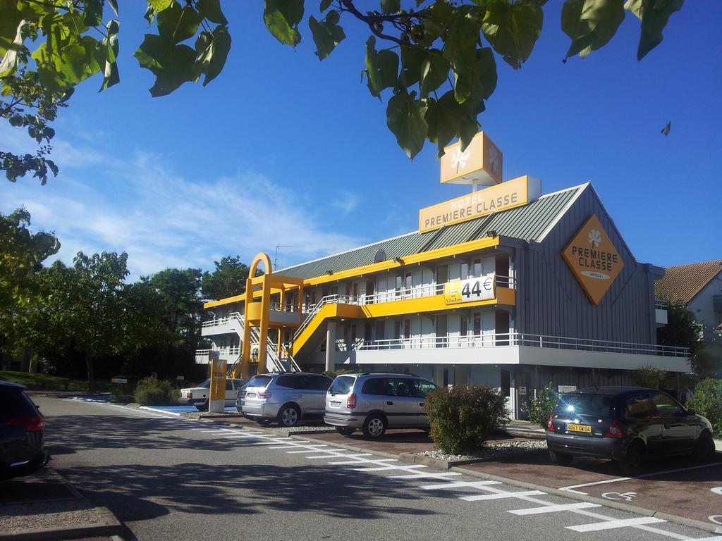 Premiere Classe Lyon Est Aeroport Saint Exupery Exteriör bild